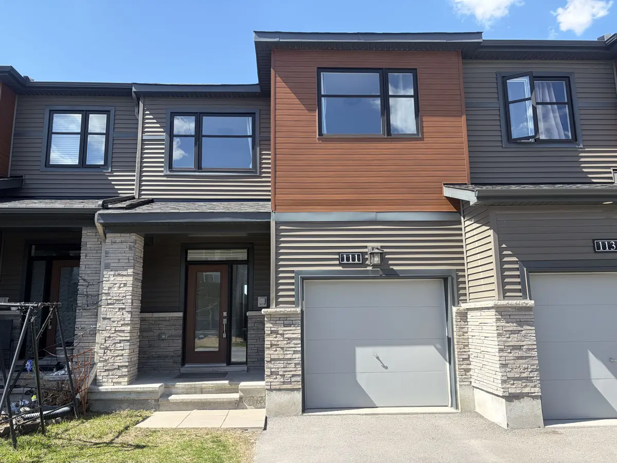 111 TEELIN CIR, Barrhaven, ON K2C 3H2