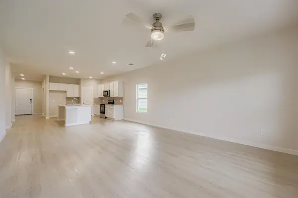 1009 Park Oak Lane, Crowley, TX 76036