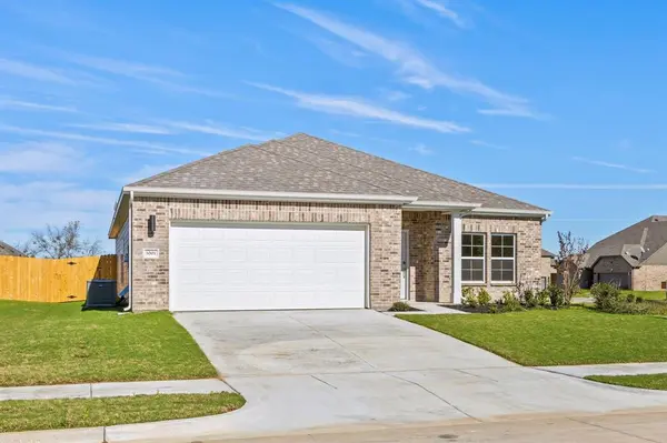 1001 Park Oak Lane, Crowley, TX 76036