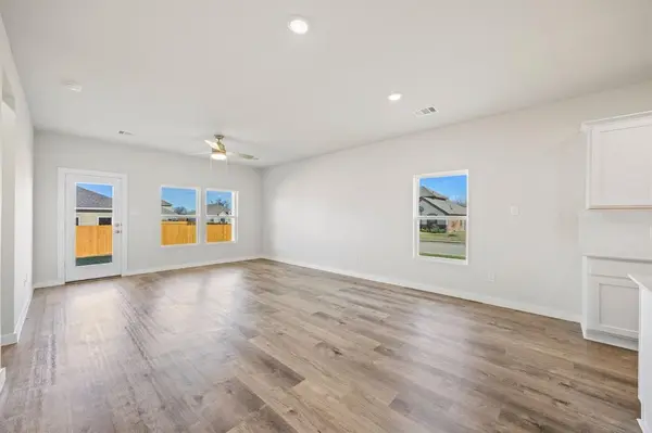 1001 Park Oak Lane, Crowley, TX 76036