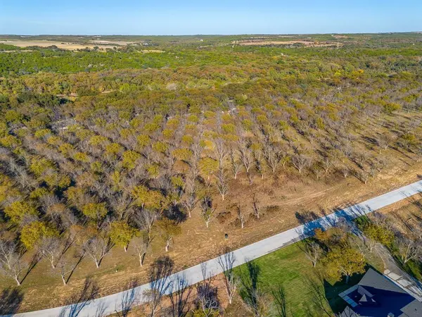 3030 E Landings N, Granbury, TX 76049
