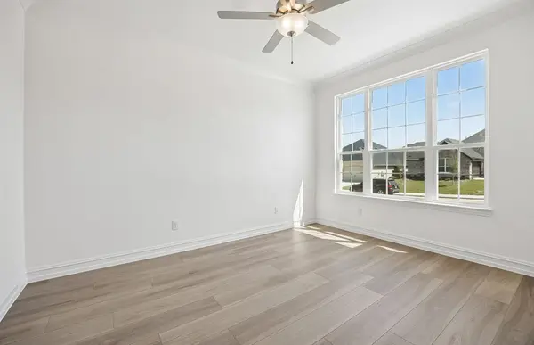 721 Brozgold Avenue, Midlothian, TX 76065