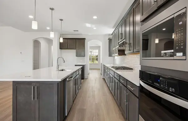 721 Brozgold Avenue, Midlothian, TX 76065