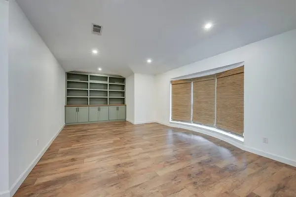 501 N Havenwood Lane, Fort Worth, TX 76112