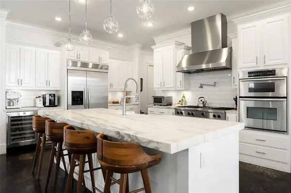 6713 Lake Circle Drive, Dallas, TX 75214