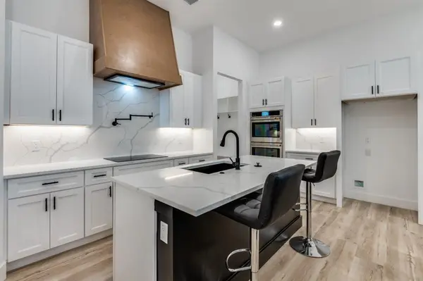 2802 Guymon Street, Dallas, TX 75212