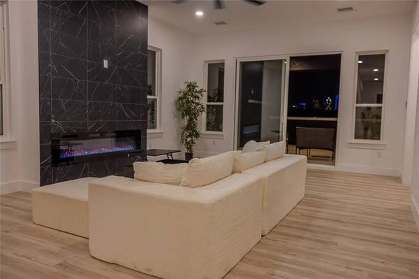 2804 Guymon Street, Dallas, TX 75212