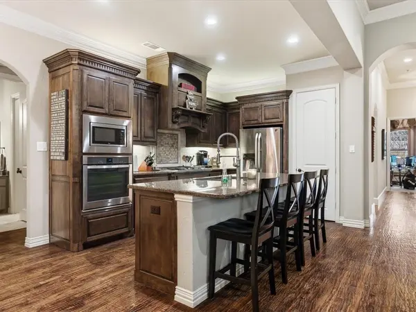 2115 N Hill Drive, Irving, TX 75038