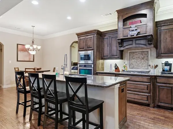 2115 N Hill Drive, Irving, TX 75038