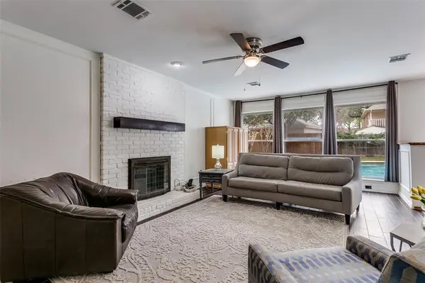 3438 Spring Willow Drive, Grapevine, TX 76051