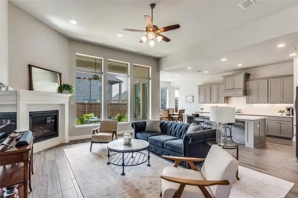 305 Oak Hollow Way, Little Elm, TX 75068