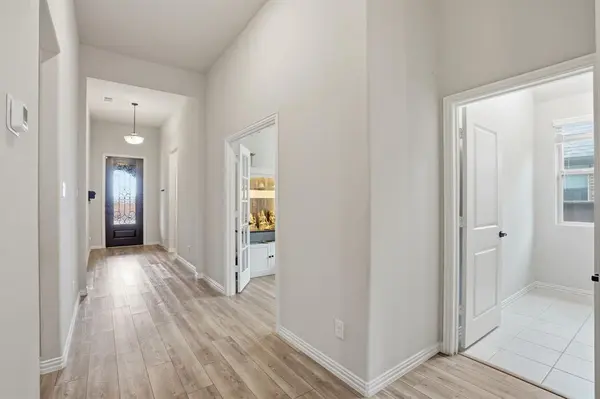 10037 Lakemont Drive, Fort Worth, TX 76131