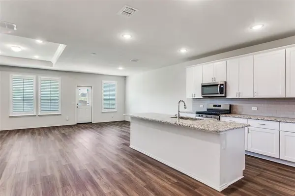 5513 Apple Grove Way, Fort Worth, TX 76123