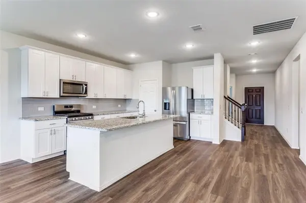 5513 Apple Grove Way, Fort Worth, TX 76123