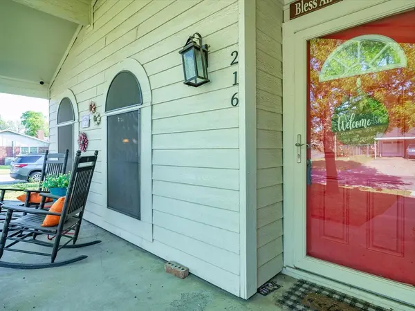 216 NE Cindy Lane, Burleson, TX 76028