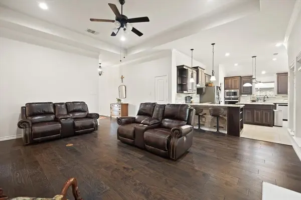 1420 Glade Meadows Drive, Burleson, TX 76058