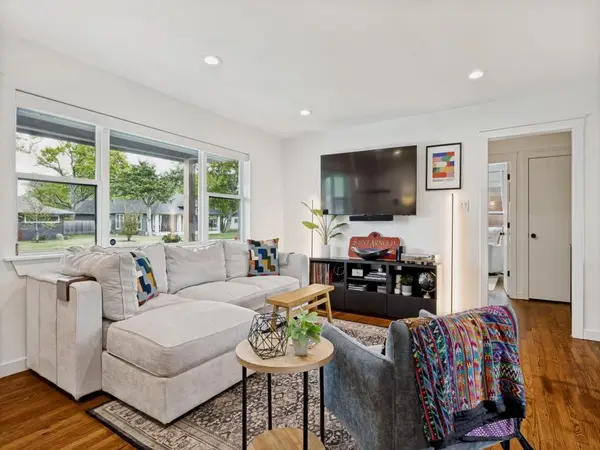 2236 Hartline Drive, Dallas, TX 75228