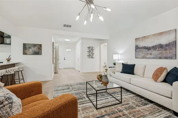 2744 Meadow Green, Bedford, TX 76021