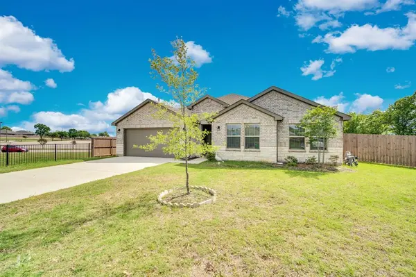 500 Jolie Court, Joshua, TX 76058