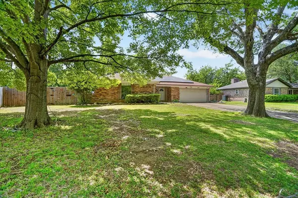 834 S Ridgeway Drive, Cleburne, TX 76033