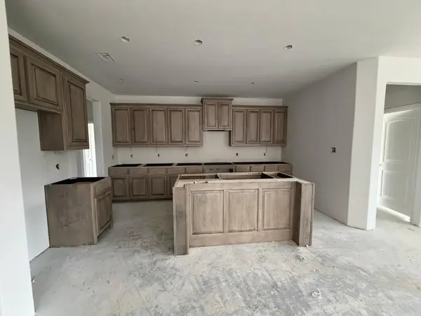 512 Park Side Drive, Weatherford, TX 76087