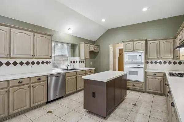 8637 Madison Drive, North Richland Hills, TX 76182