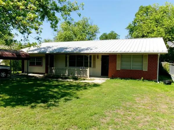 200 W Spencer Street, Bangs, TX 76823