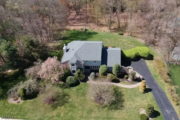 29 Radcliffe Dr, Roxbury Twp., NJ 07876