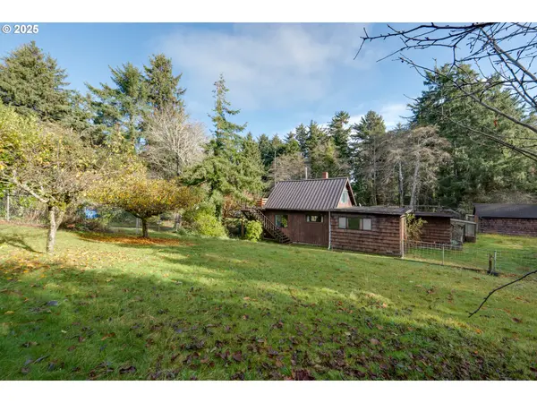 735 3RD ST, Gearhart, OR 97138