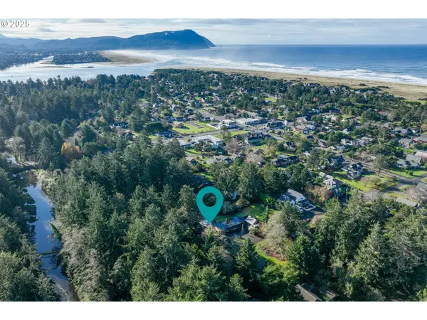 735 3RD ST, Gearhart, OR 97138