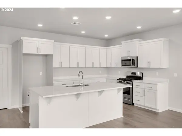 1469 Logan PKWY SE, Albany, OR 97322