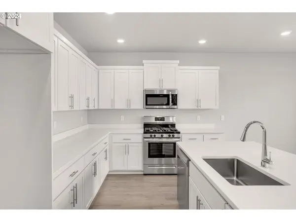 1469 Logan PKWY SE, Albany, OR 97322