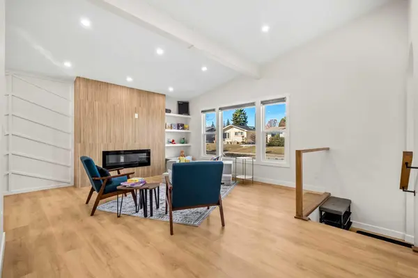 10224 8 ST SW, Calgary, AB T2W 0H1