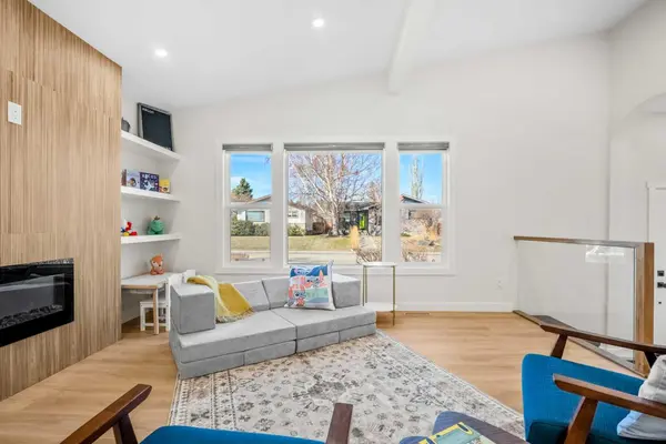 10224 8 ST SW, Calgary, AB T2W 0H1