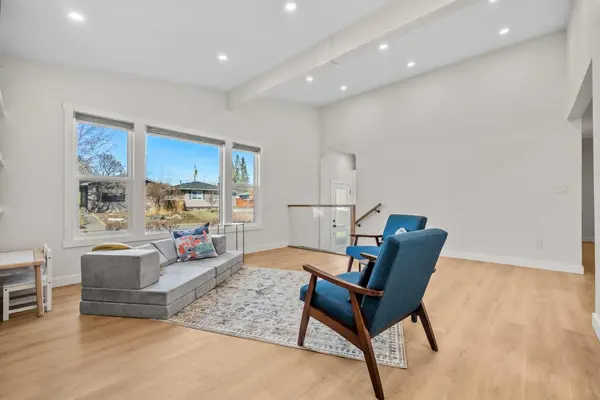 10224 8 ST SW, Calgary, AB T2W 0H1