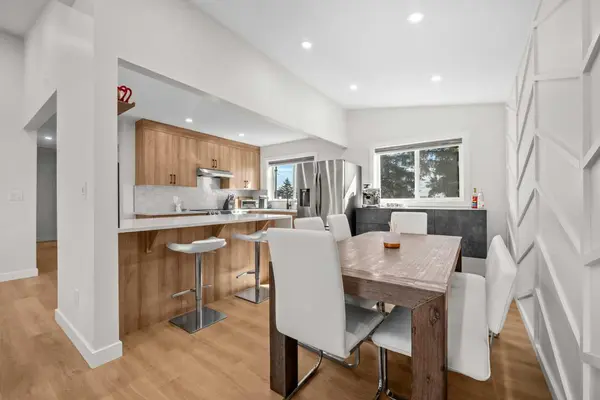 10224 8 ST SW, Calgary, AB T2W 0H1