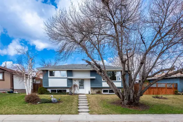 46 Marbrooke CIR NE, Calgary, AB T2A2W4
