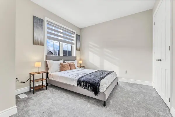 144 Auckland DR, Whitby, ON L1P 0J2