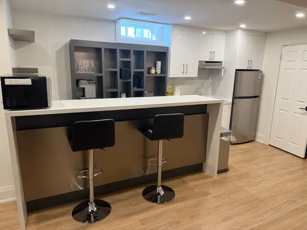 7 Charing CRES, Aurora, ON L4G 6P4