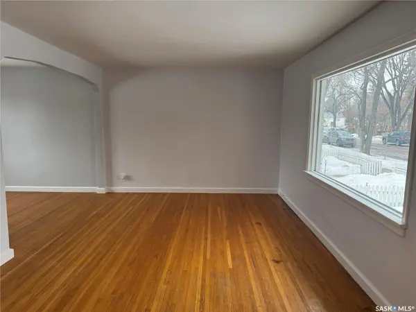 1318 B AVENUE N, Saskatoon, SK S7L 1G5