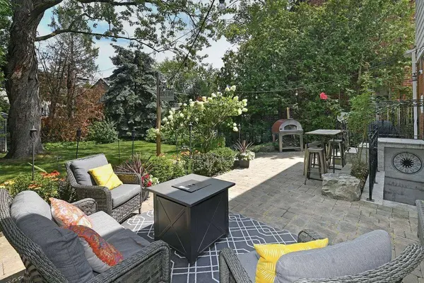 83 Eagle RD, Toronto W07, ON M8Z 4J3