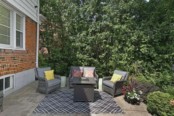 83 Eagle RD, Toronto W07, ON M8Z 4J3