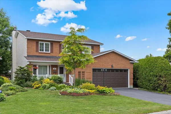 35 Dressler DR, Kanata, ON K2L 3A6