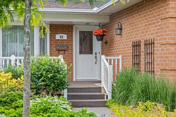 35 Dressler DR, Kanata, ON K2L 3A6