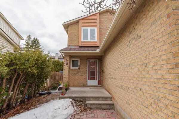 31 Coolspring CRES, Cityview - Parkwoods Hills - Rideau Shore, ON K2E 7M9