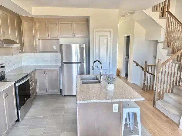 111 TEELIN CIR, Barrhaven, ON K2C 3H2