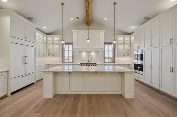 16 Catalonia Drive, Westlake, TX 76262