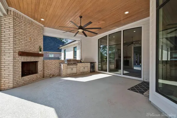 407 Oakwood Trace Court, Shreveport, LA 71106