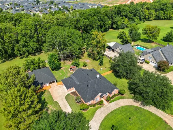 107 Lakewood Point Drive, Bossier City, LA 71111