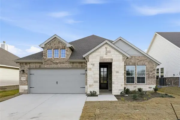 1244 Sabine River Lane, Springtown, TX 76082
